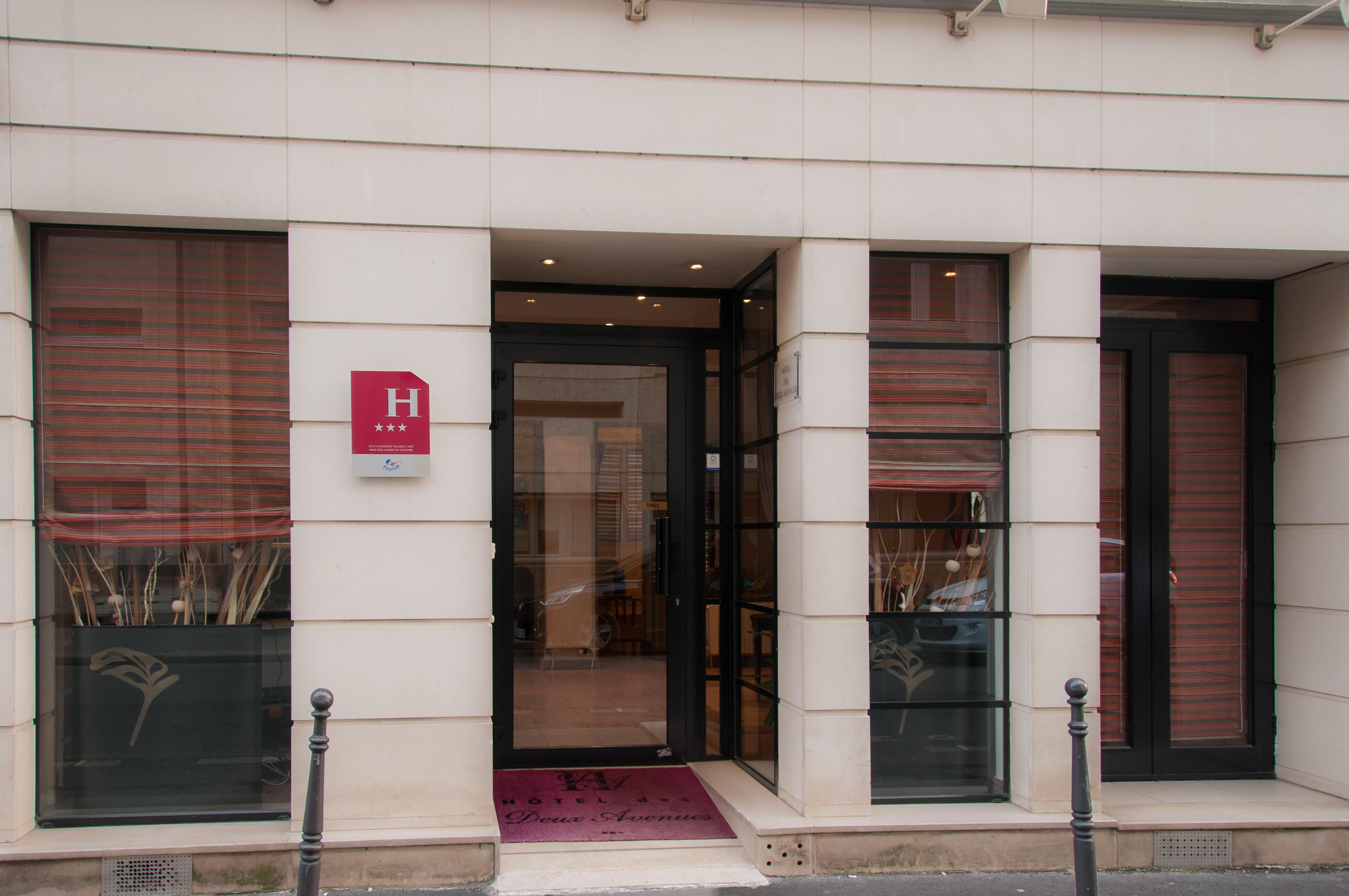 Hotel Des Deux Avenues Paris Exterior photo